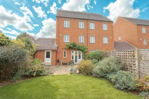 undefined, Kenny Drive, Carshalton Beeches SM5