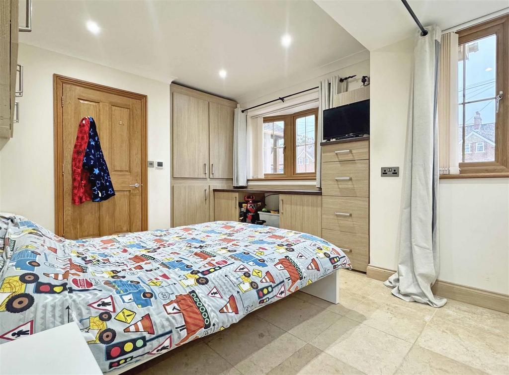 Bedroom 3b.jpg