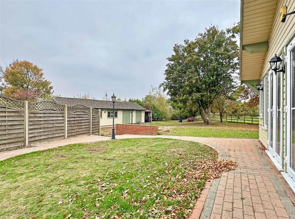 Rear Garden b.jpg