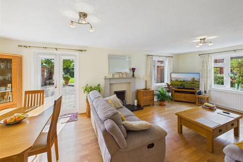 4 bedroom detached house for sale, Thornham's Way, Elloughton