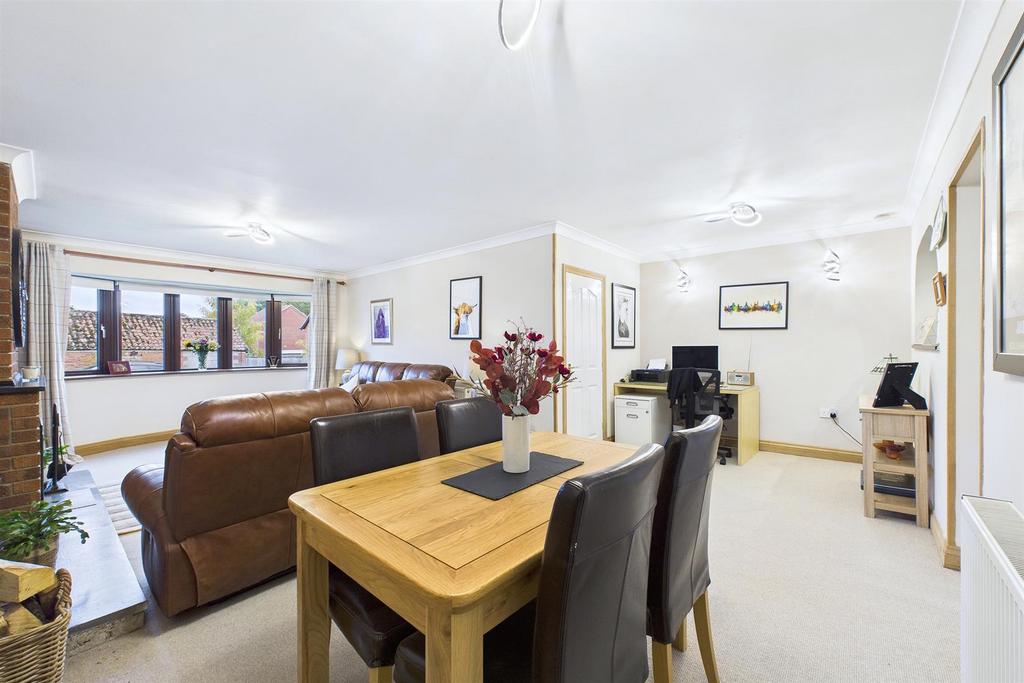 Living Room 2.jpg