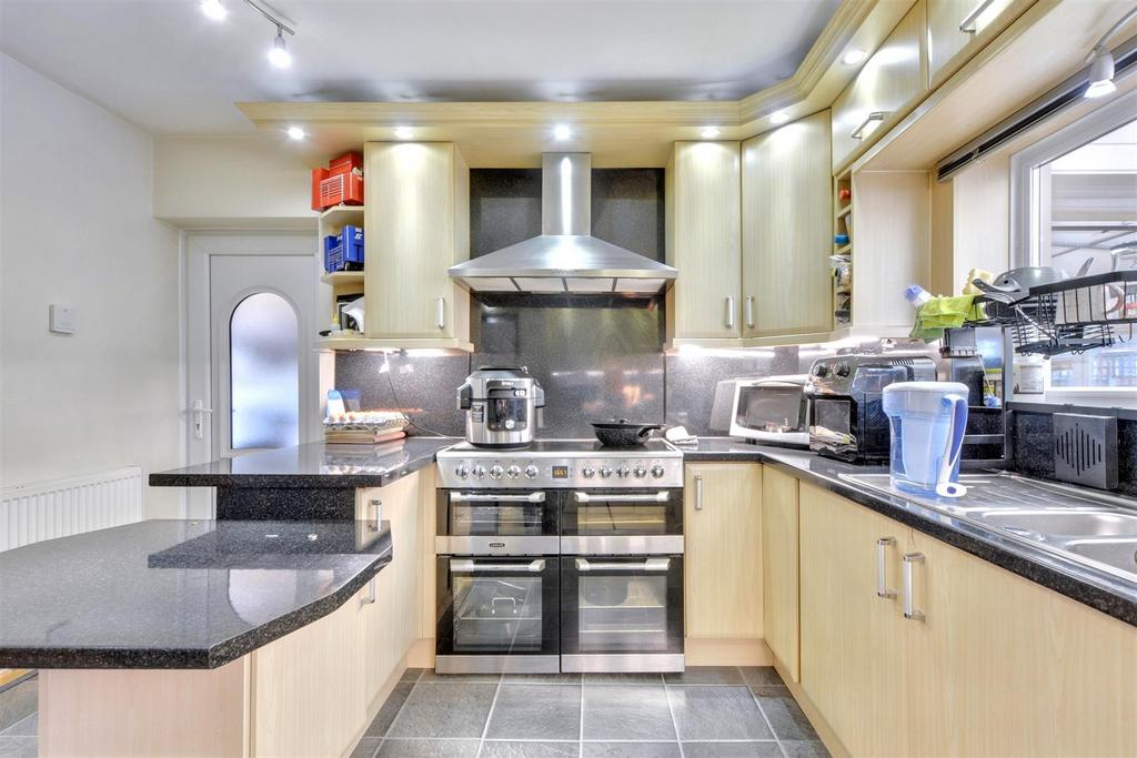 Kitchen 3.jpeg