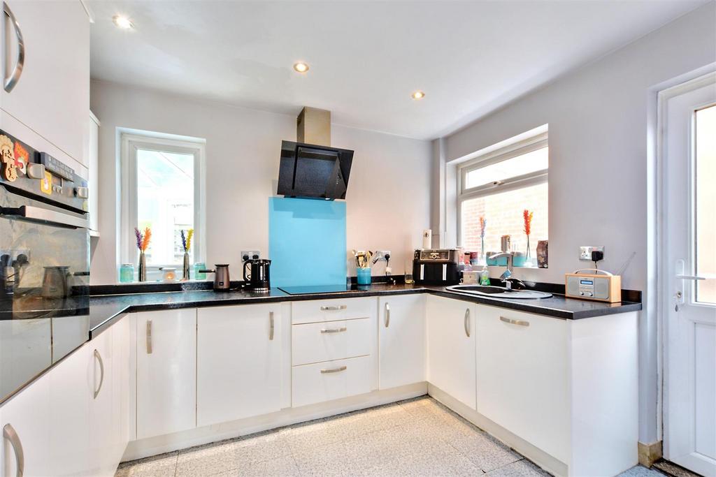 Kitchen 1.jpeg