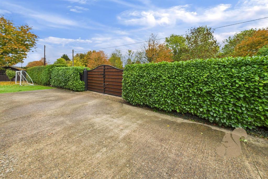 Driveway &amp; Gates