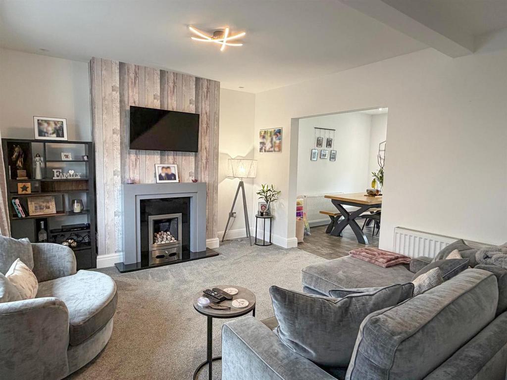 3 bed semi-detached house, Silsden 3