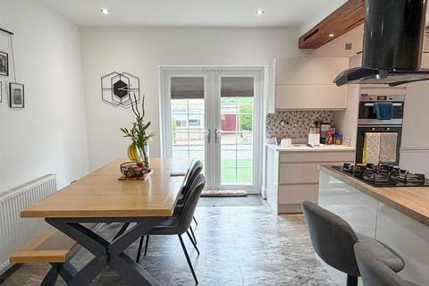 4 bedroom semi-detached house for sale, Breakmoor Avenue, Silsden
