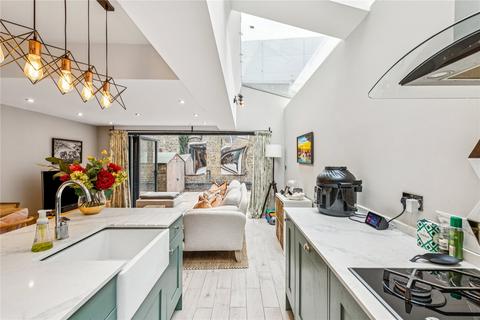 Nelsons Row, SW4