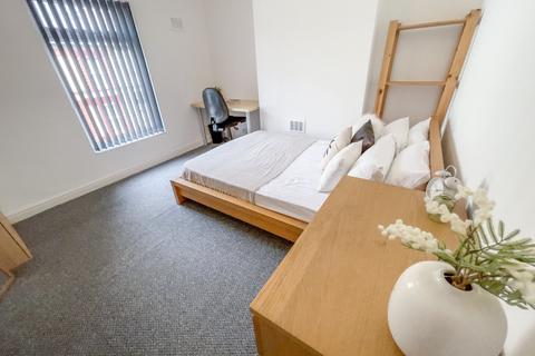 undefined, Banner Street, L15 0HQ,