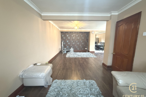 4 bedroom semi-detached house to rent, North Hyde Road, HAYES UB3