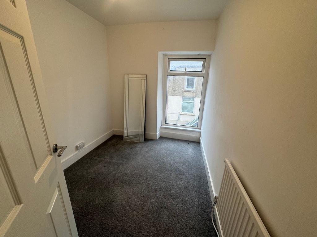 Front Single Bedroom