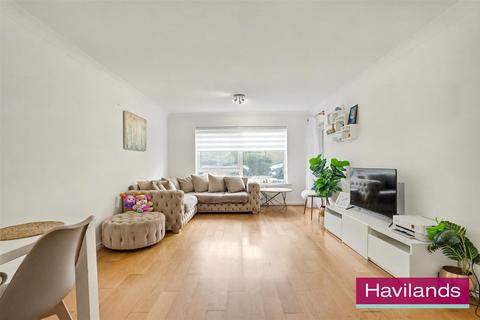 2 bedroom flat for sale, Freshfield Drive, London
