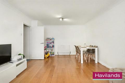 2 bedroom flat for sale, Freshfield Drive, London