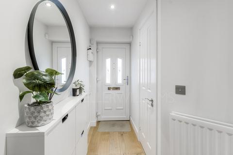 2 Thomas Chapman Grove, Northampton, NN4 8RQ
