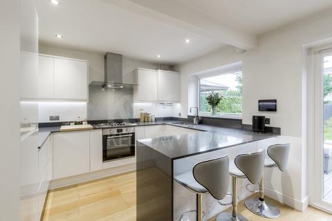 2 Thomas Chapman Grove, Northampton, NN4 8RQ