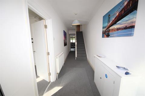 5 bedroom detached house to rent, Parker Road, Winton, Bournemouth