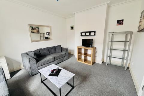5 bedroom detached house to rent, Parker Road, Winton, Bournemouth