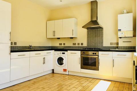 2 bedroom flat to rent, Woodstock Road, Croydon, CR0