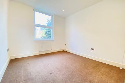 2 bedroom flat to rent, Woodstock Road, Croydon, CR0