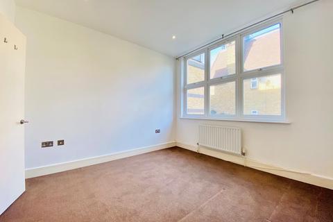 2 bedroom flat to rent, Woodstock Road, Croydon, CR0