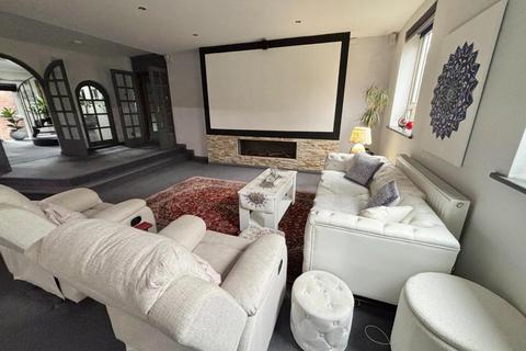 undefined, Unique Penthouse Apartment over 3,200 sq ft