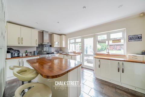 3 bedroom semi-detached house for sale, Albany Road, Hornchurch, RM12