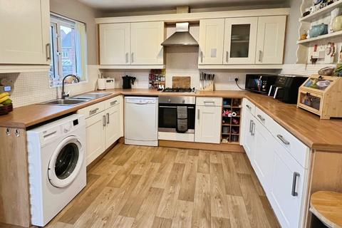 4 bedroom end of terrace house for sale, Radulf Gardens, West Yorkshire WF15