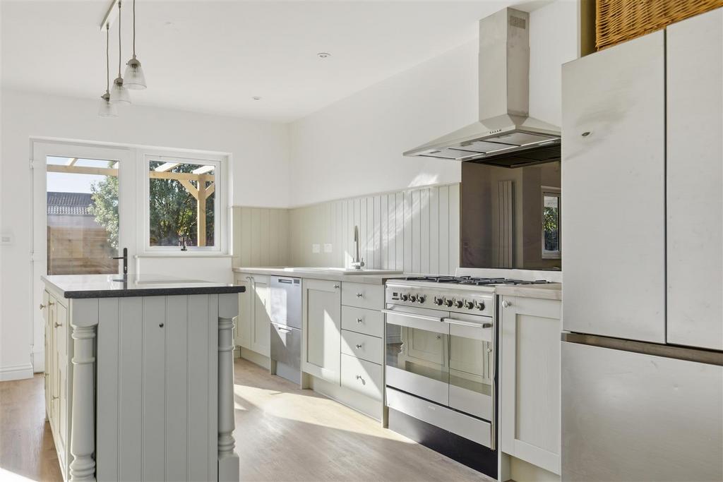 19 Halesworth Road 12.jpg