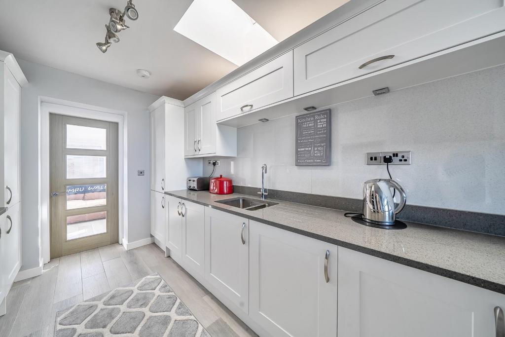 Kitchen area.jpg