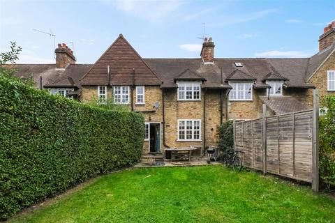 40 Asmuns Place, London, NW11 7XG