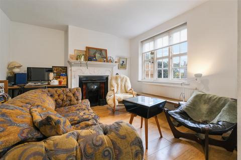 40 Asmuns Place, London, NW11 7XG