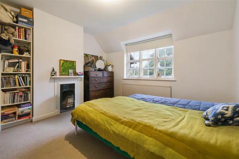 40 Asmuns Place, London, NW11 7XG