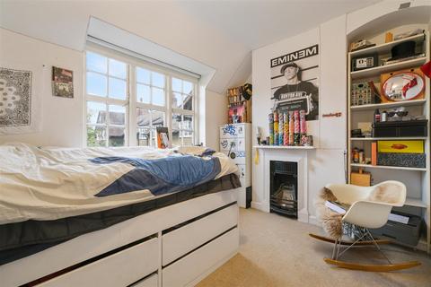 40 Asmuns Place, London, NW11 7XG