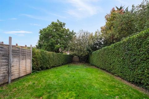 40 Asmuns Place, London, NW11 7XG