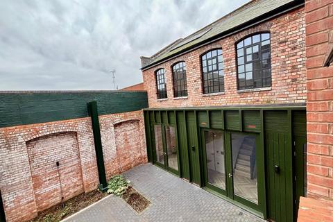 2 bedroom terraced house to rent, Northwood Street, Birmingham, B3