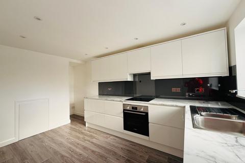3 bedroom semi-detached house for sale, Lonsdale Drive, Rainham