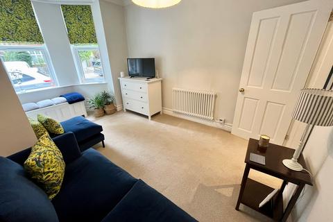 1 bedroom ground floor maisonette for sale, Avenue Road, Staines-upon-Thames TW18