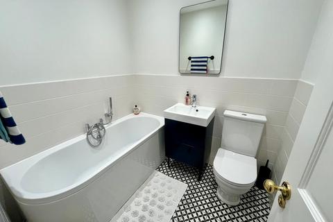 undefined, Avenue Road, Staines-upon-Thames TW18