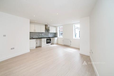 1 bedroom flat to rent, High Street, High Street HP20