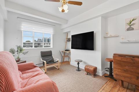 2 bedroom flat for sale, Evelyn House, London E1
