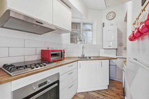 2 bedroom flat for sale, Evelyn House, London E1