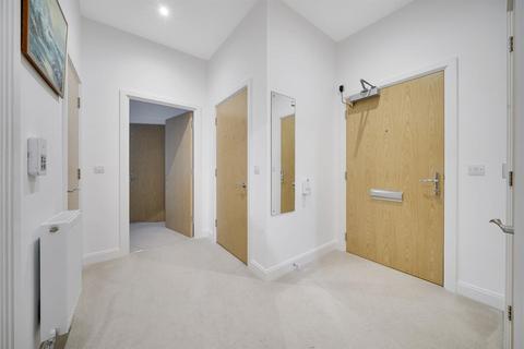 2 bedroom apartment for sale, Queens Road, Weybridge, KT13 9UX