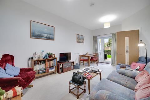 2 bedroom apartment for sale, Queens Road, Weybridge, KT13 9UX