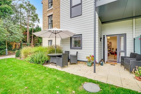 2 bedroom apartment for sale, Queens Road, Weybridge, KT13 9UX