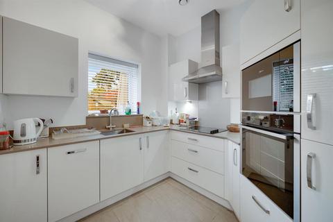 2 bedroom apartment for sale, Queens Road, Weybridge, KT13 9UX
