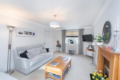 4 bedroom link detached house for sale, Sedgegarth, Leeds LS14