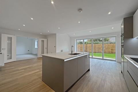 4 bedroom detached house for sale, Oliver Road, Great Bentley, Colchester, CO7