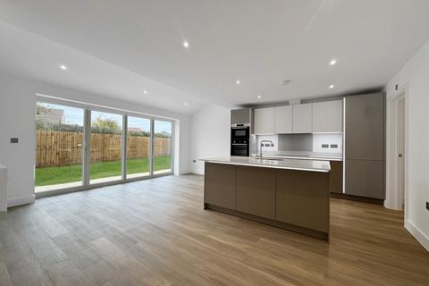 4 bedroom detached house for sale, Oliver Road, Great Bentley, Colchester, CO7