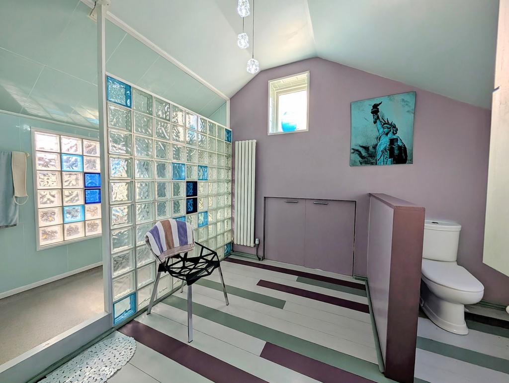 En-Suite Bathroom