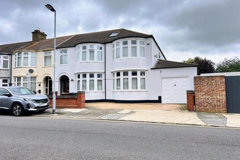 Shirley Gardens, Barking