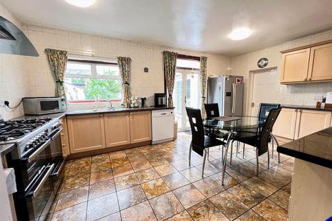 5 bedroom end of terrace house for sale, Shirley Gardens, Barking